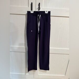 Figs Women's Purple Jam
Kade ™ - Tall Cargo
Scrub Pants - XXS - Tall - like new